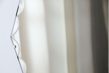 アンティーク雑貨　イギリスビンテージ　十角形のシルエットがシックなウォールミラー(鏡)