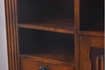 【M様ご成約済み】イギリスヴィンテージ　気品と堅牢な雰囲気が味わえるキャビネット(収納棚、飾り棚、ビンテージ)