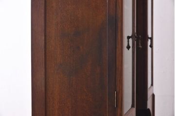 アンティーク家具　イギリスアンティーク　オーク・メープル材　クラシカルな佇まいのキャビネット(収納棚、戸棚)