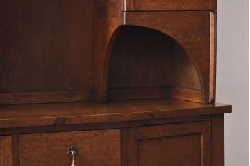 アンティーク家具　イギリスアンティーク　オーク・メープル材　クラシカルな佇まいのキャビネット(収納棚、戸棚)