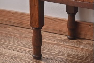 アンティーク家具　イギリスアンティーク　オーク・メープル材　クラシカルな佇まいのキャビネット(収納棚、戸棚)