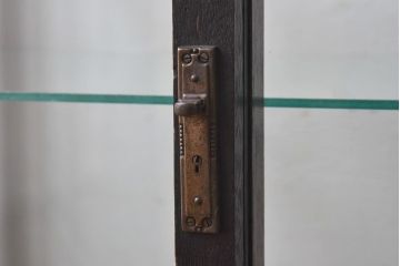 アンティーク家具　和製アンティーク　ナラ材　大正ロマン香る縦型ガラスケース(コレクションラック、陳列棚)