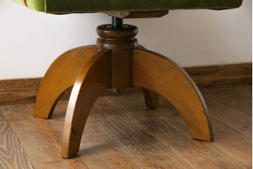 レトロ家具　昭和レトロ　カバ材　丸みを帯びた脚のアーム付き回転イス(アームチェア、ワークチェア、椅子)