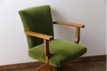 レトロ家具　昭和レトロ　カバ材　丸みを帯びた脚のアーム付き回転イス(アームチェア、ワークチェア、椅子)