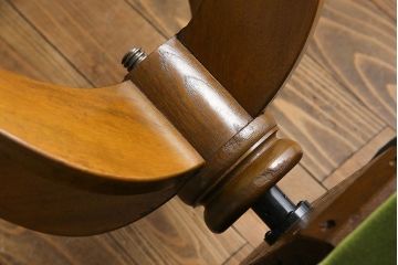 レトロ家具　昭和レトロ　カバ材　丸みを帯びた脚のアーム付き回転イス(アームチェア、ワークチェア、椅子)
