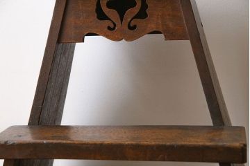 アンティーク雑貨　昭和レトロ　栓材　透かし彫りが上品な踏み台(飾り台、花台、スツール)
