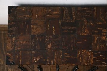 中古　伝統工芸　樺細工(桜皮細工)　マス目のデザインが粋な小箪笥(薬箪笥、小物収納、引き出し)(定価約20万円)