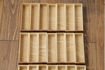 中古　伝統工芸　樺細工(桜皮細工)　マス目のデザインが粋な小箪笥(薬箪笥、小物収納、引き出し)(定価約20万円)