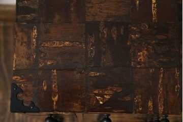 中古　伝統工芸　樺細工(桜皮細工)　マス目のデザインが粋な小箪笥(薬箪笥、小物収納、引き出し)(定価約20万円)