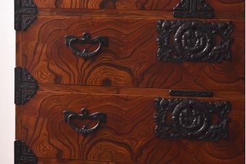 中古　岩谷堂箪笥　迫力のある木目が魅力の整理箪笥(和タンス、衣装箪笥、チェスト)