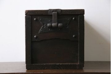 アンティーク雑貨　古民具・骨董　栗材　和の雰囲気を引き立てる味わい深い銭箱(銭函)