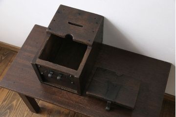 アンティーク雑貨　古民具・骨董　栗材　和の雰囲気を引き立てる味わい深い銭箱(銭函)