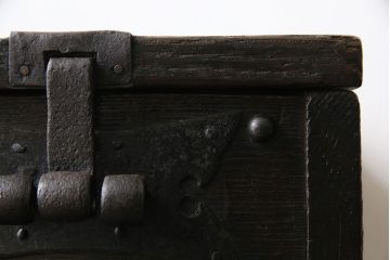 アンティーク雑貨　古民具・骨董　栗材　和の雰囲気を引き立てる味わい深い銭箱(銭函)