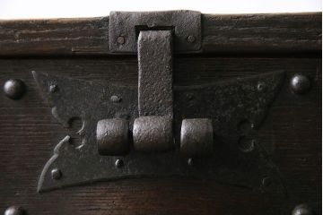 アンティーク雑貨　古民具・骨董　栗材　和の雰囲気を引き立てる味わい深い銭箱(銭函)