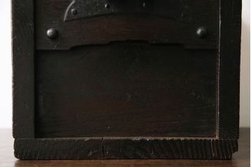 アンティーク雑貨　古民具・骨董　栗材　和の雰囲気を引き立てる味わい深い銭箱(銭函)