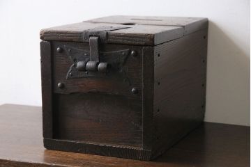 アンティーク雑貨　古民具・骨董　栗材　和の雰囲気を引き立てる味わい深い銭箱(銭函)