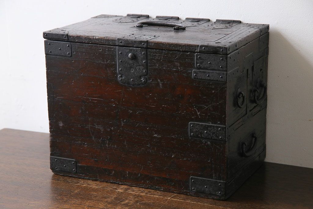 アンティーク雑貨　古民具・骨董　桐材　古い趣が和の雰囲気を高める硯箱(小引き出し、小物入れ)