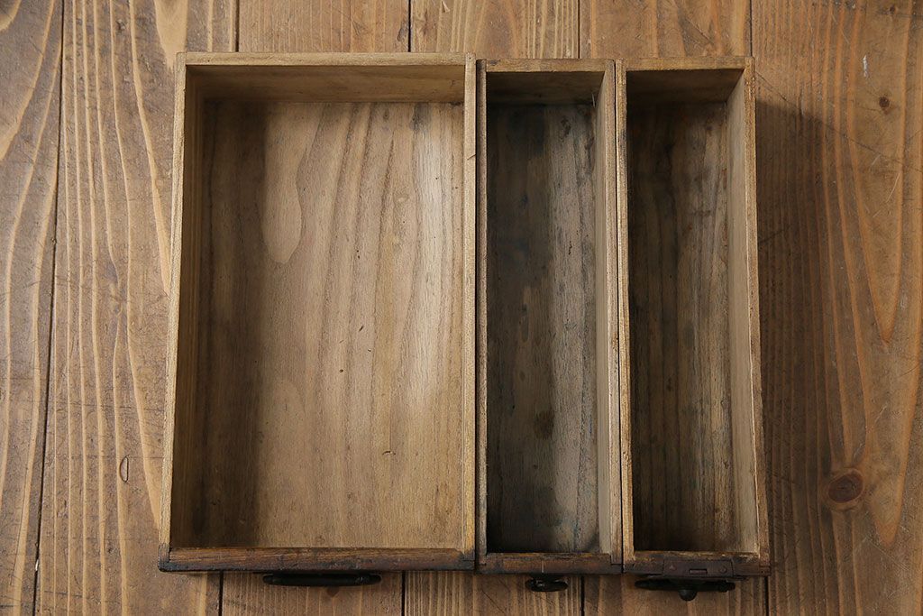 アンティーク雑貨　古民具・骨董　桐材　古い趣が和の雰囲気を高める硯箱(小引き出し、小物入れ)