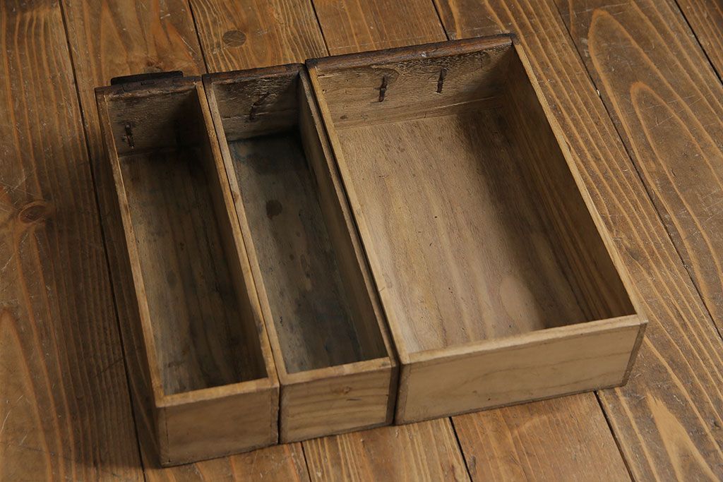 アンティーク雑貨　古民具・骨董　桐材　古い趣が和の雰囲気を高める硯箱(小引き出し、小物入れ)