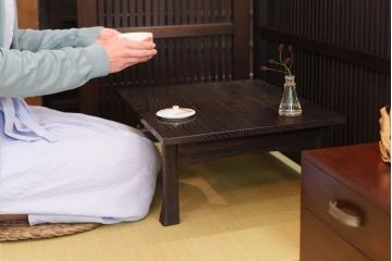中古　民芸家具　栗材　浮造り仕上げ　渋さが魅力の角ちゃぶ台(座卓、ローテーブル)