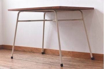 ペイント家具　ヒノキ材　ペイントカラーがおしゃれなリメイクの鉄脚テーブル(ダイニングテーブル、作業台、カフェテーブル)