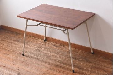 ペイント家具　ヒノキ材　ペイントカラーがおしゃれなリメイクの鉄脚テーブル(ダイニングテーブル、作業台、カフェテーブル)