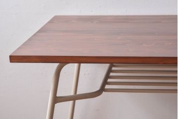 ペイント家具　ヒノキ材　ペイントカラーがおしゃれなリメイクの鉄脚テーブル(ダイニングテーブル、作業台、カフェテーブル)