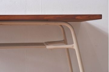 ペイント家具　ヒノキ材　ペイントカラーがおしゃれなリメイクの鉄脚テーブル(ダイニングテーブル、作業台、カフェテーブル)