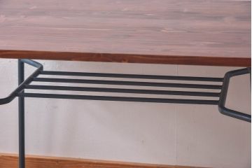 ペイント家具　ヒノキ材　ペイントカラーがおしゃれなリメイクの鉄脚テーブル(ダイニングテーブル、作業台、カフェテーブル)(1)