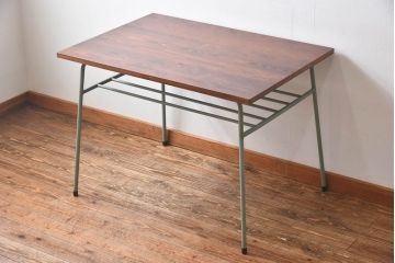 ペイント家具　ヒノキ材　ペイントカラーがおしゃれなリメイクの鉄脚テーブル(ダイニングテーブル、作業台、カフェテーブル)(2)