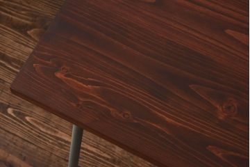 ペイント家具　ヒノキ材　ペイントカラーがおしゃれなリメイクの鉄脚テーブル(ダイニングテーブル、作業台、カフェテーブル)(2)