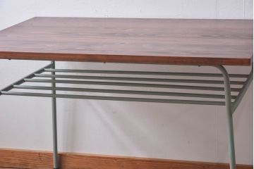 ペイント家具　ヒノキ材　ペイントカラーがおしゃれなリメイクの鉄脚テーブル(ダイニングテーブル、作業台、カフェテーブル)(2)