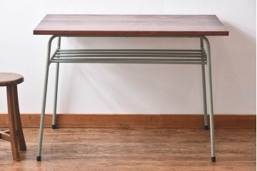 ペイント家具　ヒノキ材　ペイントカラーがおしゃれなリメイクの鉄脚テーブル(ダイニングテーブル、作業台、カフェテーブル)(2)