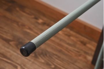 ペイント家具　ヒノキ材　ペイントカラーがおしゃれなリメイクの鉄脚テーブル(ダイニングテーブル、作業台、カフェテーブル)(2)