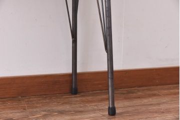 リメイク　ケヤキ材一枚板　厚みのある古材を使用した鉄脚サイドテーブル(作業台、飾り台、カフェテーブル)