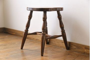 アンティーク雑貨　中古　飛騨産業　キツツキ　和洋どちらのお部屋にも馴染むビンテージスツール(花台)