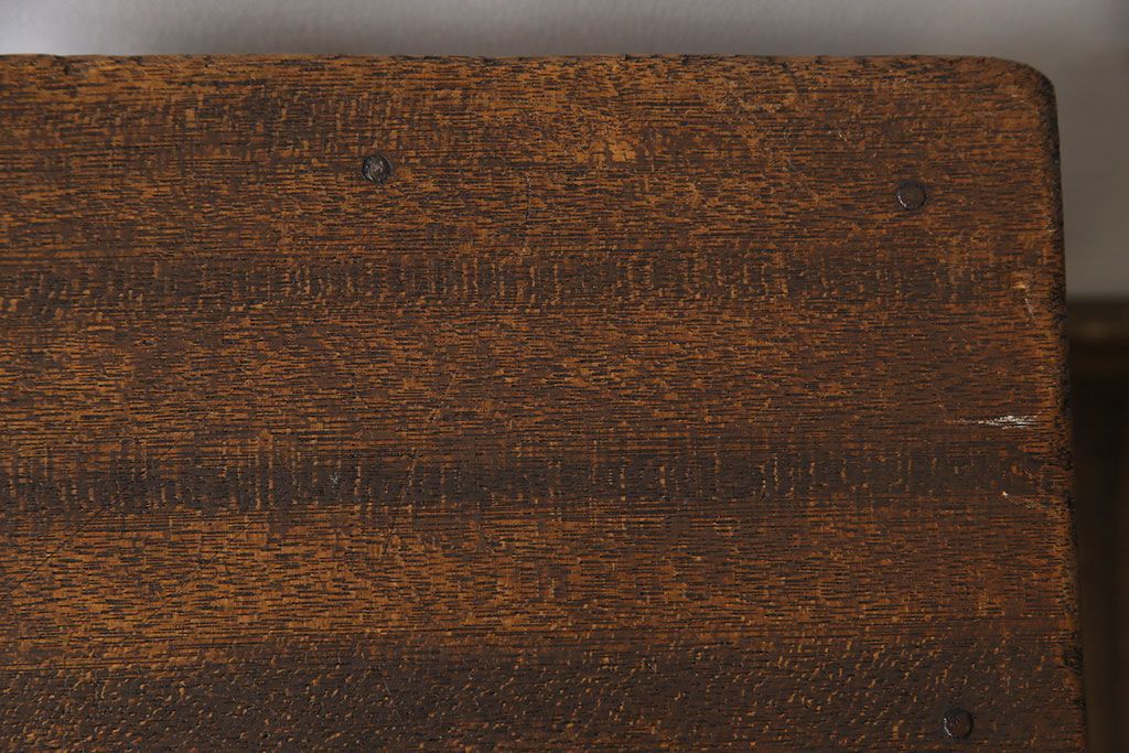 レトロ家具　昭和レトロ　素朴な佇まいの角スツール(チェア、イス、飾り台)