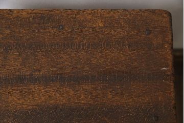 レトロ家具　昭和レトロ　素朴な佇まいの角スツール(チェア、イス、飾り台)