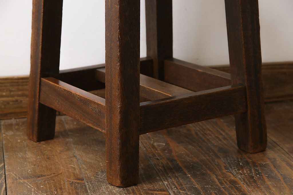 レトロ家具　昭和レトロ　素朴な佇まいの角スツール(チェア、イス、飾り台)