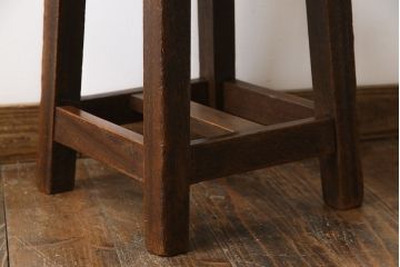 レトロ家具　昭和レトロ　素朴な佇まいの角スツール(チェア、イス、飾り台)