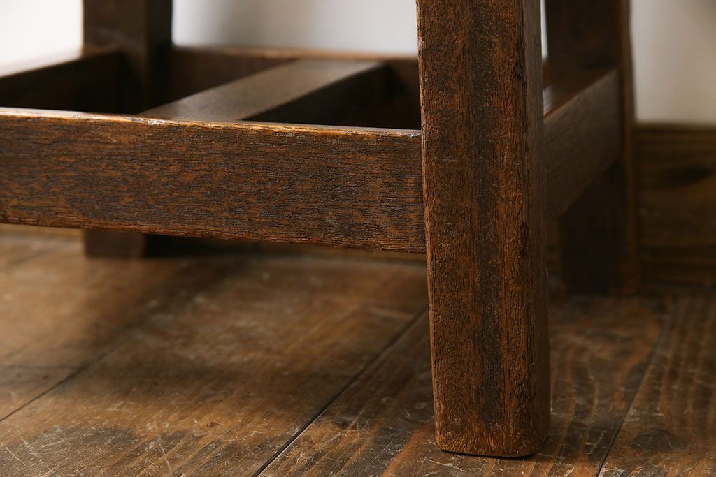 レトロ家具　昭和レトロ　素朴な佇まいの角スツール(チェア、イス、飾り台)