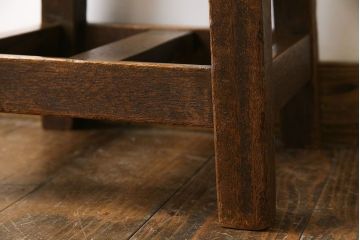 レトロ家具　昭和レトロ　素朴な佇まいの角スツール(チェア、イス、飾り台)