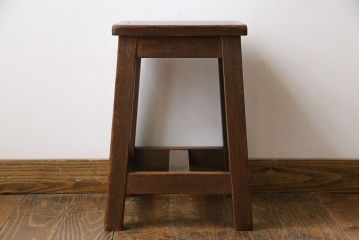 レトロ家具　昭和レトロ　素朴な佇まいの角スツール(チェア、イス、飾り台)