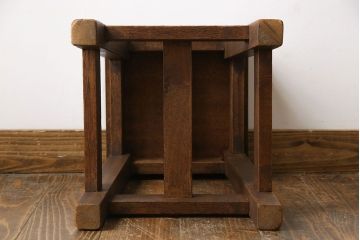 レトロ家具　昭和レトロ　素朴な佇まいの角スツール(チェア、イス、飾り台)