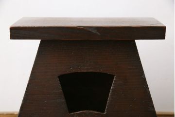アンティーク雑貨　和製アンティーク　ヒノキ材　古い木が味わい深いシンプルな踏み台(花台)