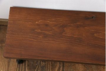 アンティーク雑貨　ラフジュ工房オリジナル　ヒバ材　鉄脚がインダストリアルな雰囲気の花台(鉄脚ベンチ、飾り台、ローテーブル)(1)