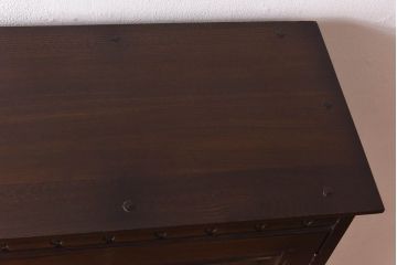アンティーク家具　イギリス　ERCOL(アーコール)　Old Colonial(オールドコロニアル)　シックなキャビネット(カップボード、ブックケース)
