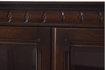 アンティーク家具　イギリス　ERCOL(アーコール)　Old Colonial(オールドコロニアル)　シックなキャビネット(カップボード、ブックケース)