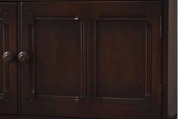 アンティーク家具　イギリス　ERCOL(アーコール)　Old Colonial(オールドコロニアル)　シックなキャビネット(カップボード、ブックケース)