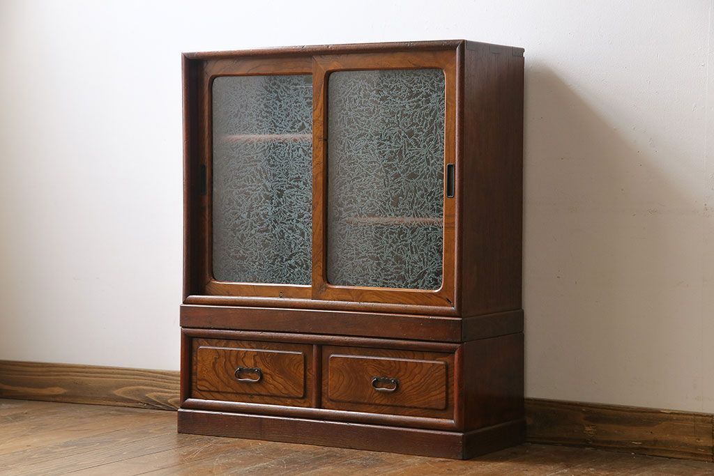 アンティーク家具　大正ロマン　前面ケヤキ材　情緒ある和の雰囲気が漂う小振りな重ね戸棚(収納棚)